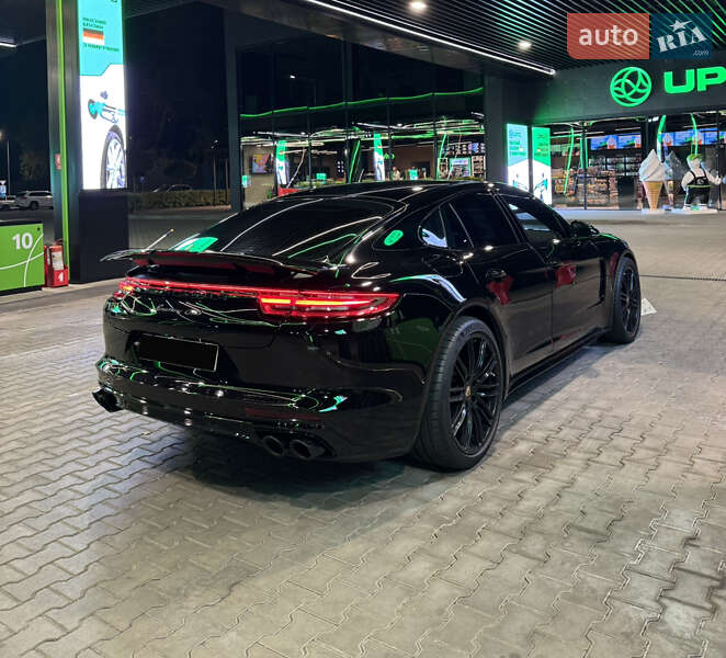 Porsche Panamera 2019