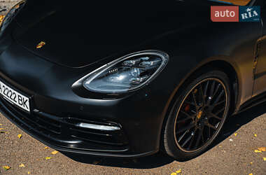 Фастбэк Porsche Panamera 2020 в 