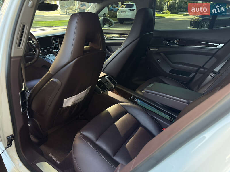 Фастбэк Porsche Panamera 2013 в Киеве