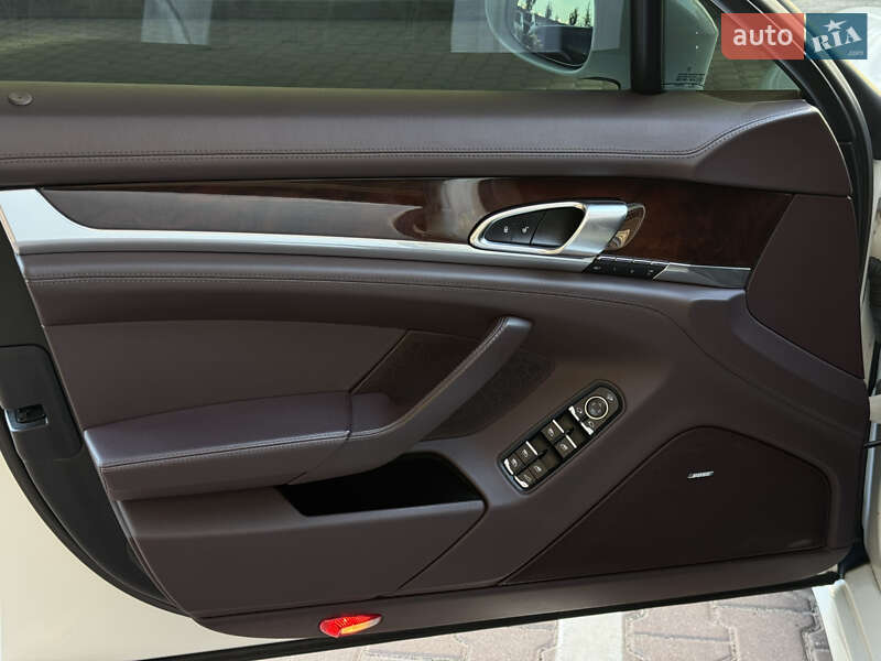 Фастбэк Porsche Panamera 2013 в Киеве