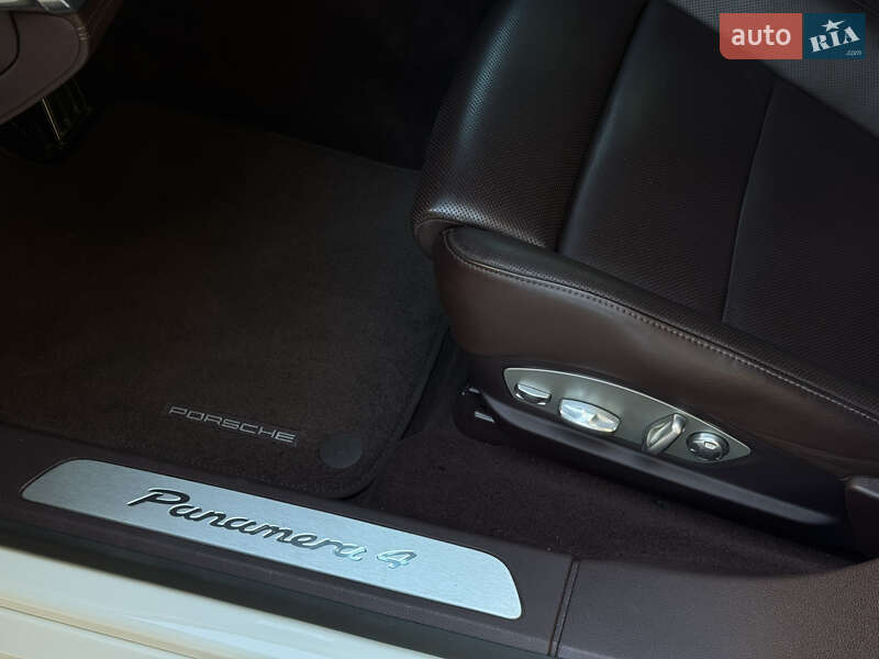 Фастбэк Porsche Panamera 2013 в Киеве