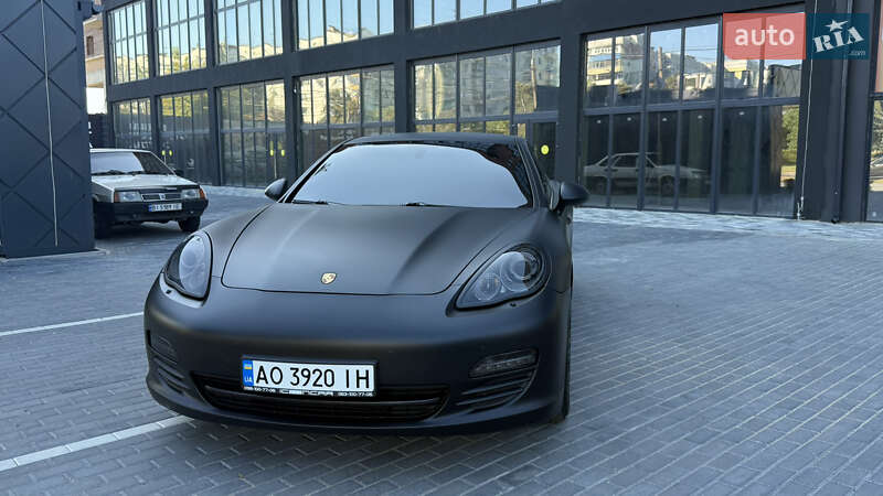 Фастбэк Porsche Panamera 2011 в 