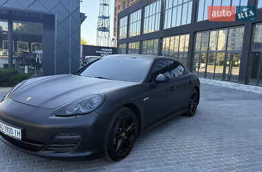 Фастбэк Porsche Panamera 2011 в 