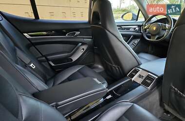 Фастбэк Porsche Panamera 2011 в 