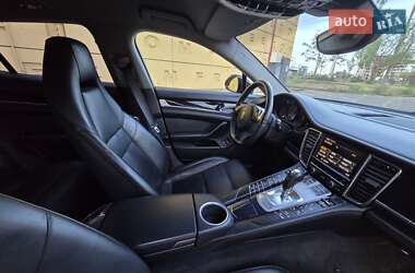 Фастбэк Porsche Panamera 2011 в 