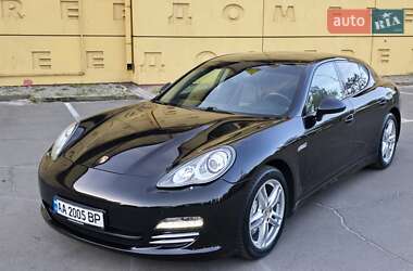 Фастбэк Porsche Panamera 2011 в 