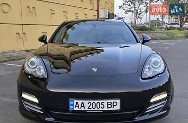 Фастбэк Porsche Panamera 2011 в 