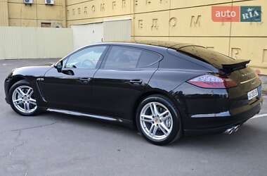 Фастбэк Porsche Panamera 2011 в 