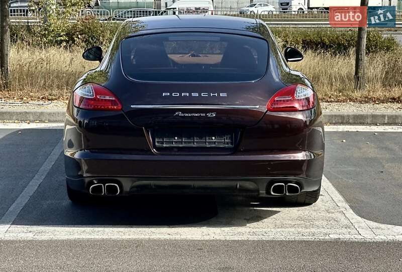 Фастбек Porsche Panamera 2010 в Києві