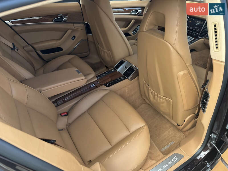 Фастбек Porsche Panamera 2010 в Києві