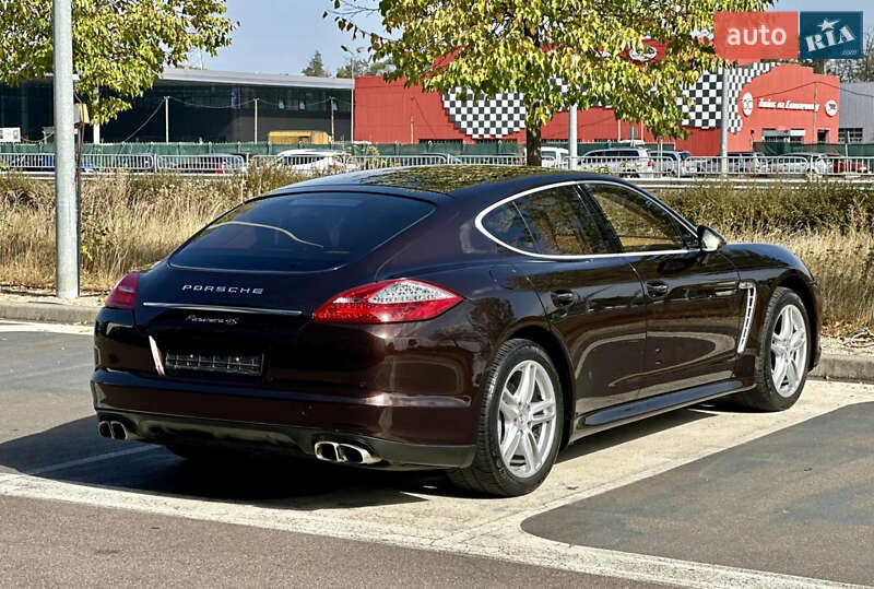 Фастбек Porsche Panamera 2010 в Києві