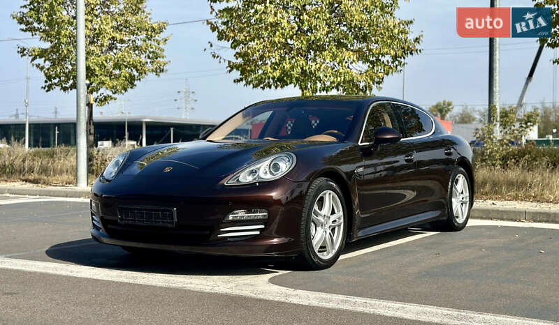 Фастбек Porsche Panamera 2010 в Києві