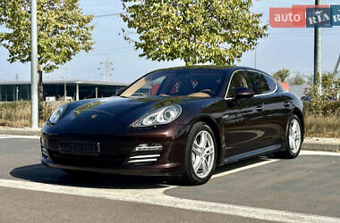 Фастбек Porsche Panamera 2010 в 