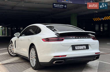 Фастбэк Porsche Panamera 2019 в 