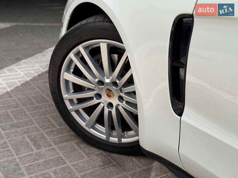 Фастбэк Porsche Panamera 2019 в Киеве фото 39 Фастбэк Porsche Panamera 2019 в Киеве