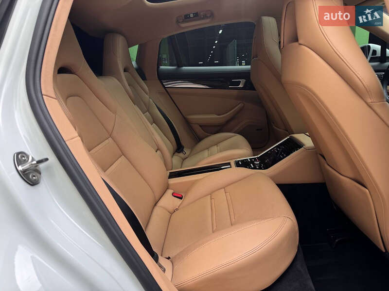 Фастбэк Porsche Panamera 2019 в Киеве фото 44 Фастбэк Porsche Panamera 2019 в Киеве