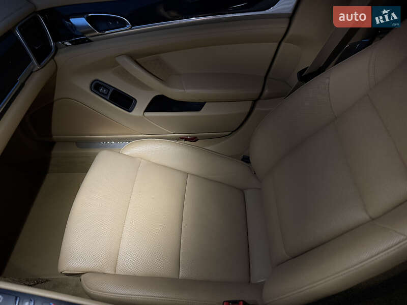 Фастбэк Porsche Panamera 2014 в Киеве