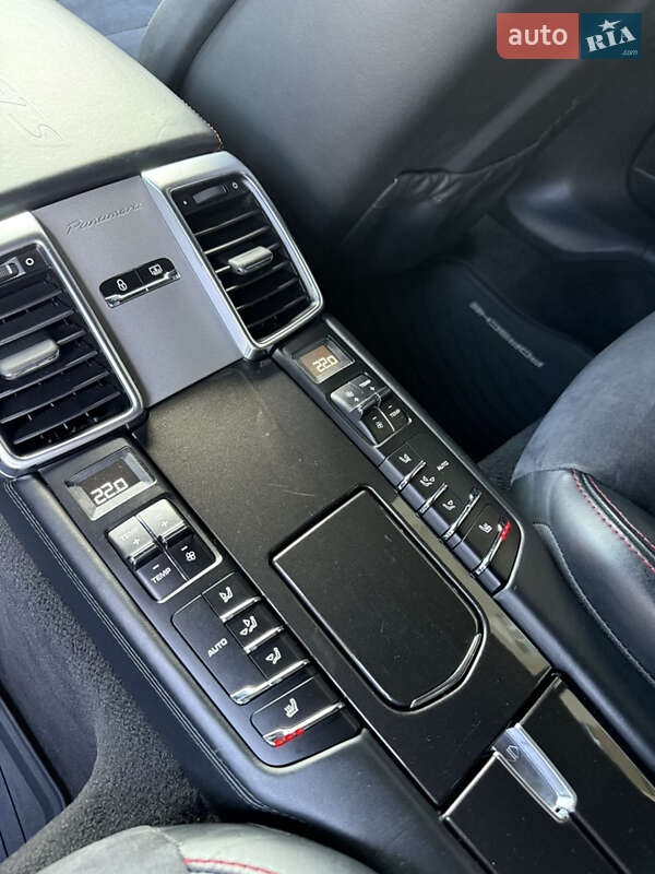 Фастбэк Porsche Panamera 2012 в Киеве