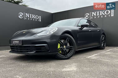 Фастбэк Porsche Panamera 2017 в Львове