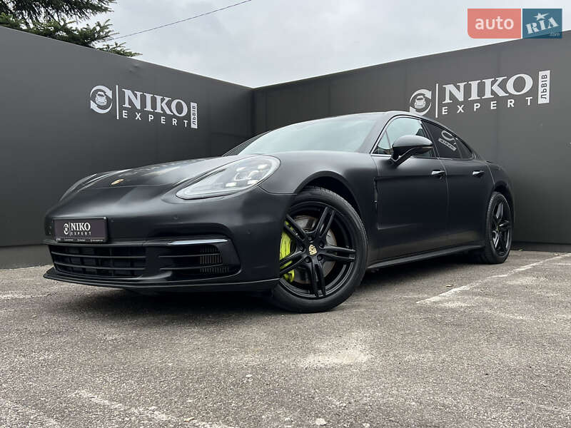 Фастбэк Porsche Panamera 2017 в Львове