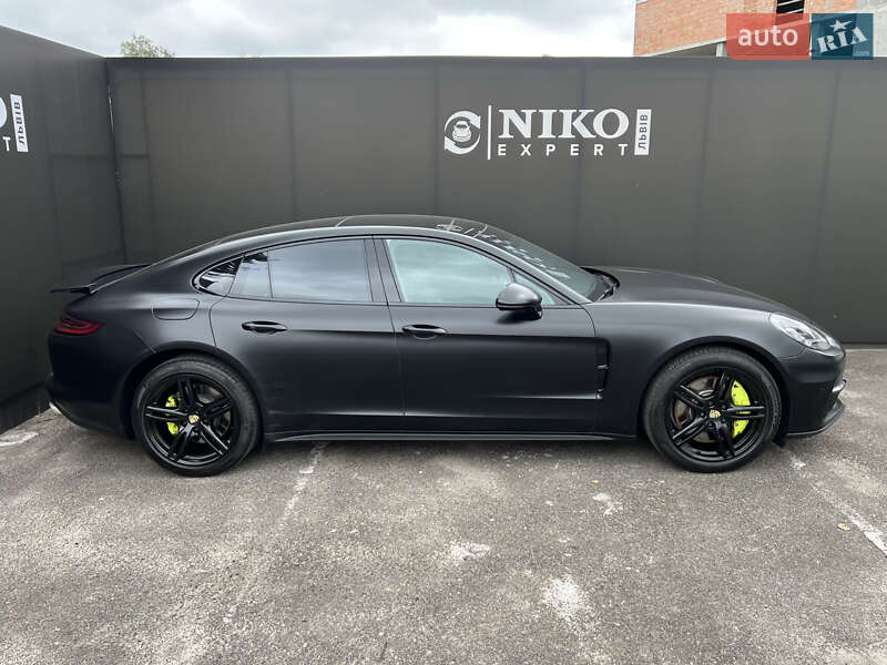 Фастбэк Porsche Panamera 2017 в Львове