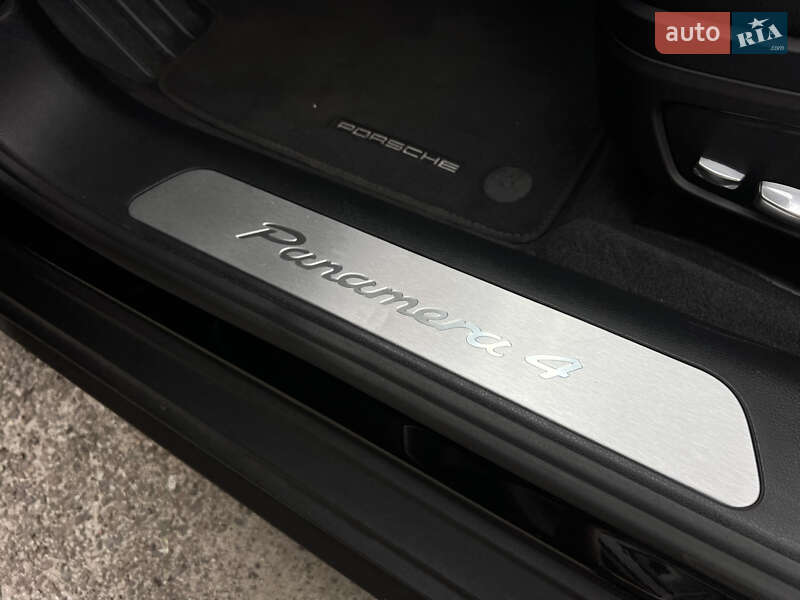 Фастбэк Porsche Panamera 2017 в Львове