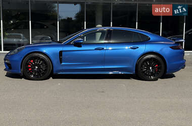 Фастбэк Porsche Panamera 2018 в 