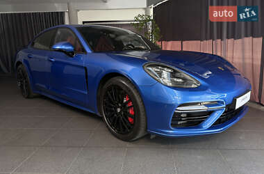Фастбэк Porsche Panamera 2018 в 