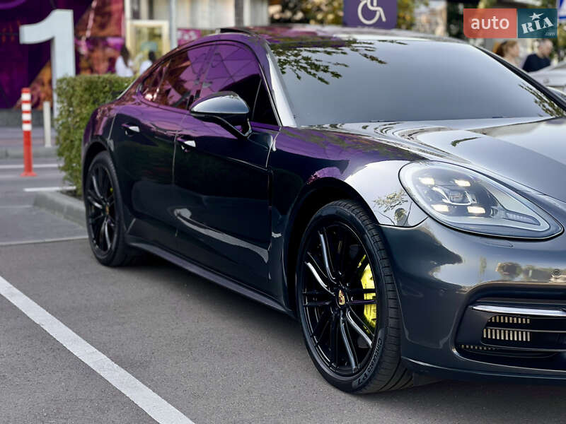 Фастбэк Porsche Panamera 2018 в Киеве фото 10 Фастбэк Porsche Panamera 2018 в Киеве