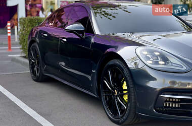 Фастбэк Porsche Panamera 2018 в 