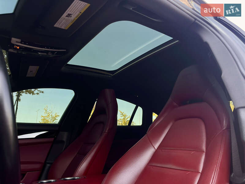 Фастбэк Porsche Panamera 2018 в Киеве фото 25 Фастбэк Porsche Panamera 2018 в Киеве