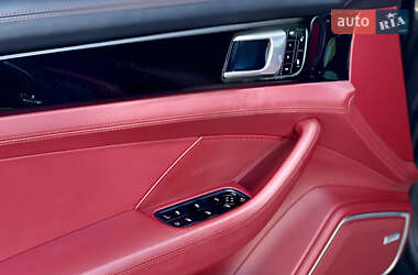 Фастбэк Porsche Panamera 2018 в 
