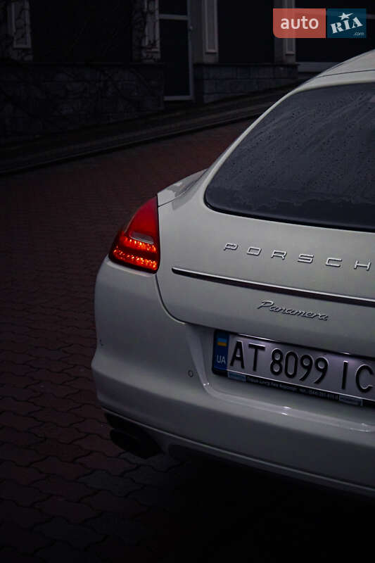 Фастбэк Porsche Panamera 2012 в Коломые