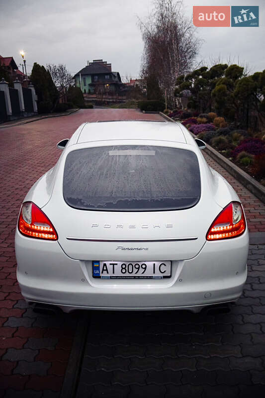 Фастбэк Porsche Panamera 2012 в Коломые