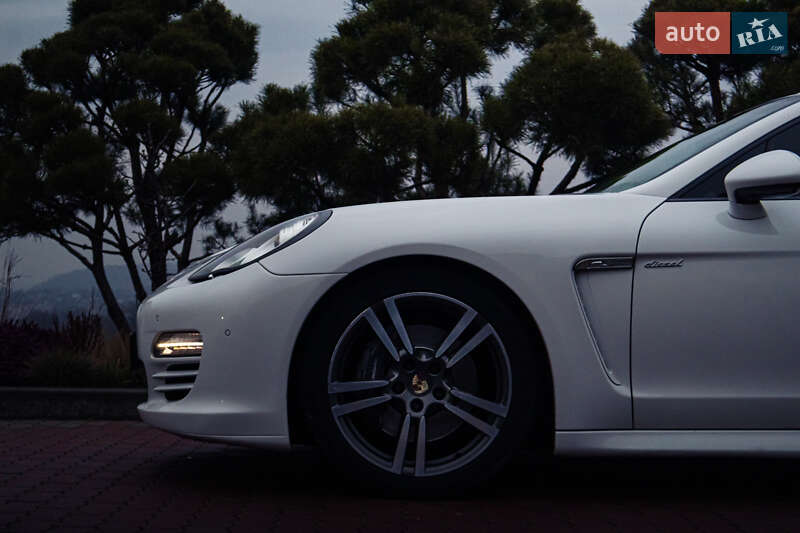 Фастбэк Porsche Panamera 2012 в Коломые