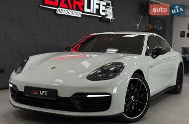 Фастбэк Porsche Panamera 2020 в 