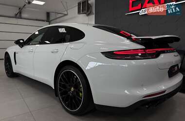 Фастбэк Porsche Panamera 2020 в 