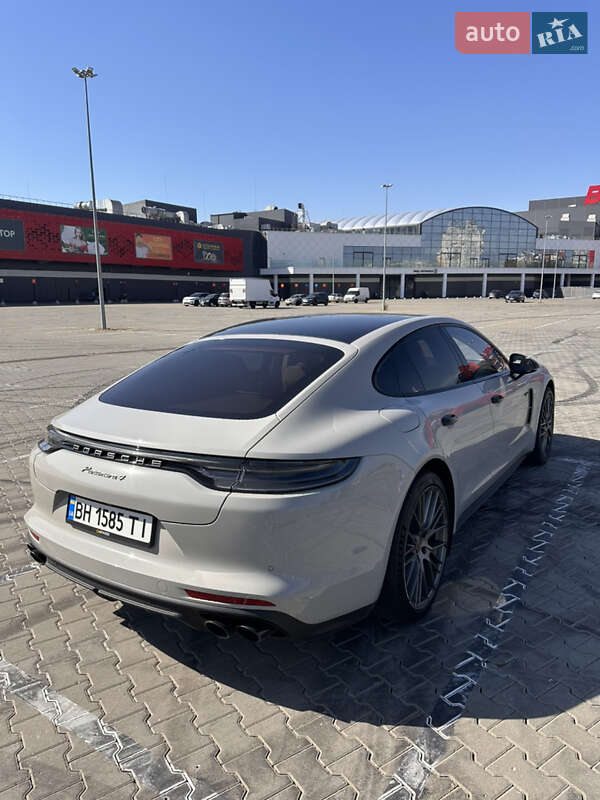 Фастбэк Porsche Panamera 2022 в Киеве
