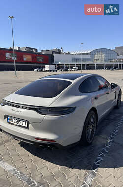 Фастбэк Porsche Panamera 2022 в 