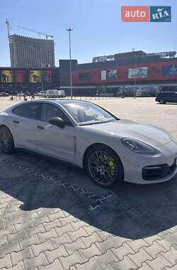 Фастбэк Porsche Panamera 2022 в 