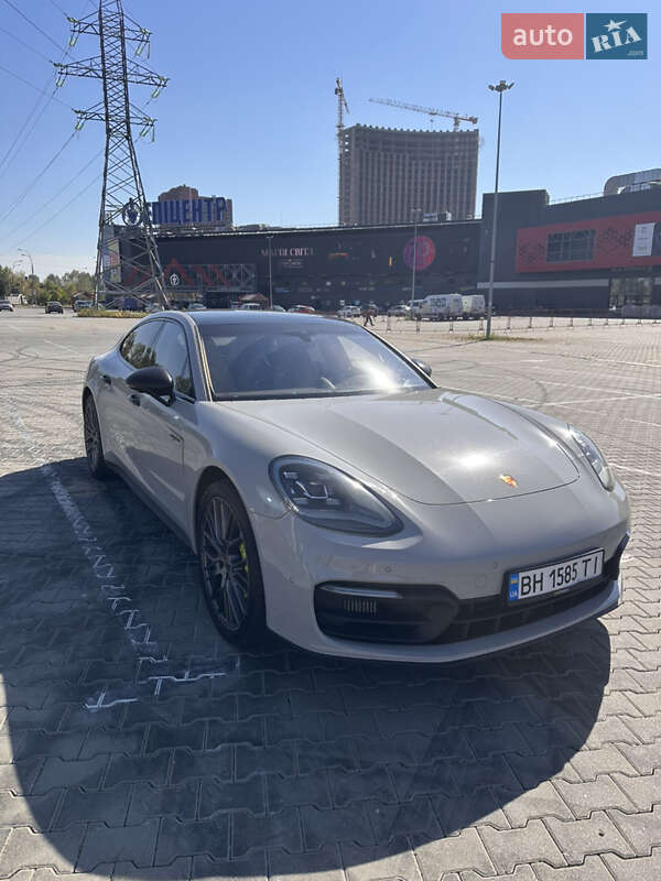 Фастбэк Porsche Panamera 2022 в Киеве