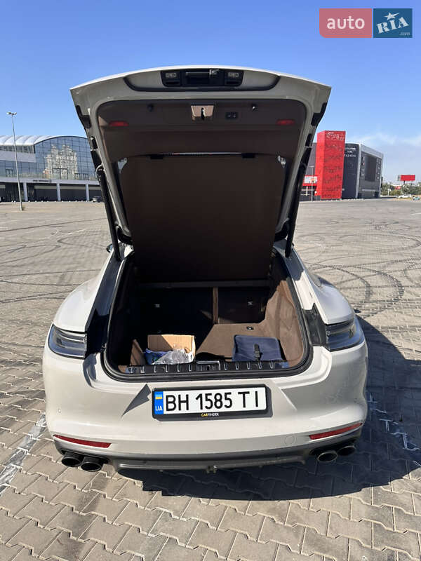 Фастбэк Porsche Panamera 2022 в Киеве