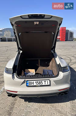 Фастбэк Porsche Panamera 2022 в 