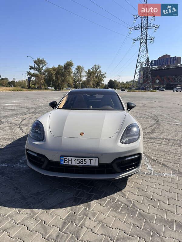 Фастбэк Porsche Panamera 2022 в Киеве