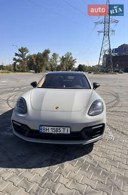 Фастбэк Porsche Panamera 2022 в 