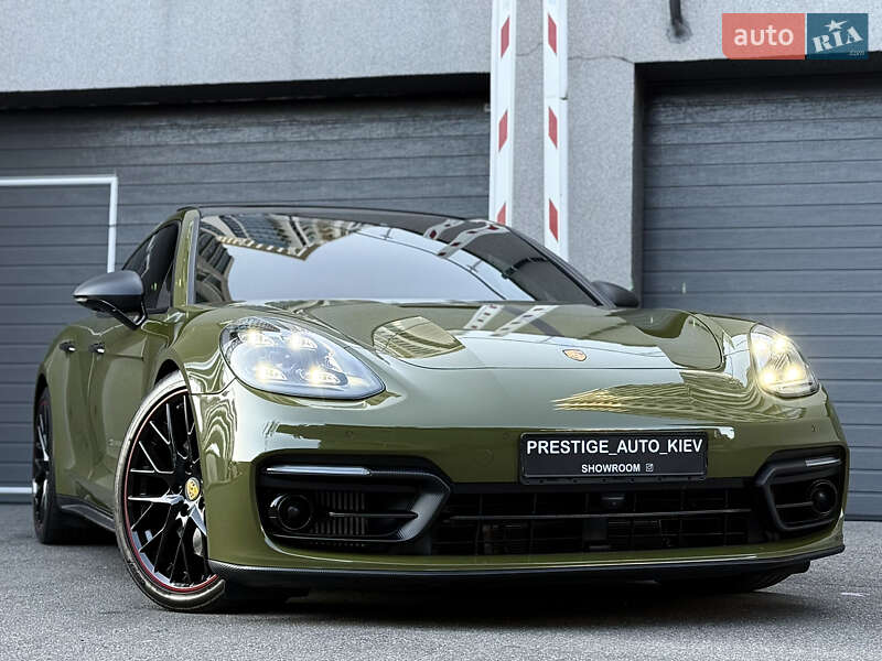 Porsche Panamera 2021