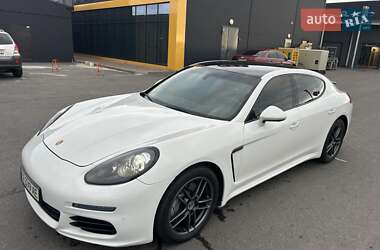 Фастбэк Porsche Panamera 2013 в 