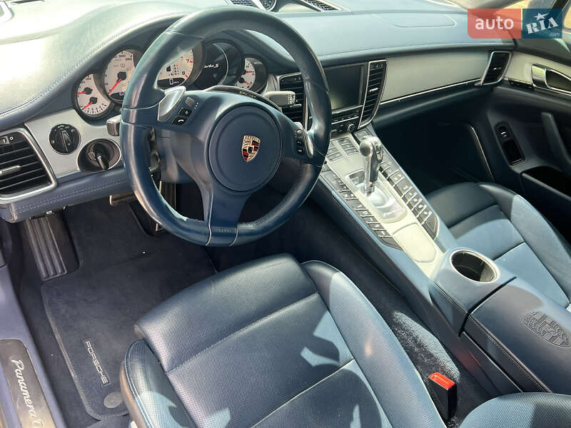 Фастбэк Porsche Panamera 2011 в Одессе