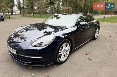 Фастбэк Porsche Panamera 2018 в Киеве