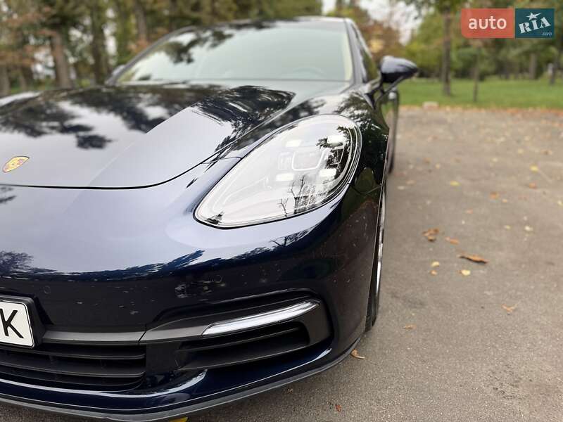 Фастбэк Porsche Panamera 2018 в Киеве